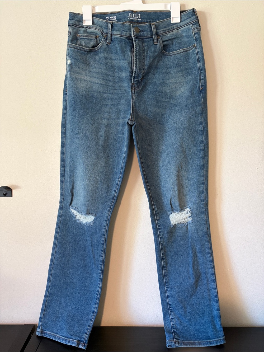 a.n.a Women's Blue Straight-Leg Jeans with Knee Distressing